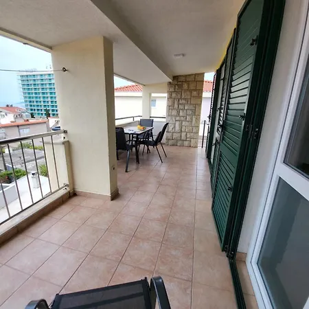 Lucija Apartament *